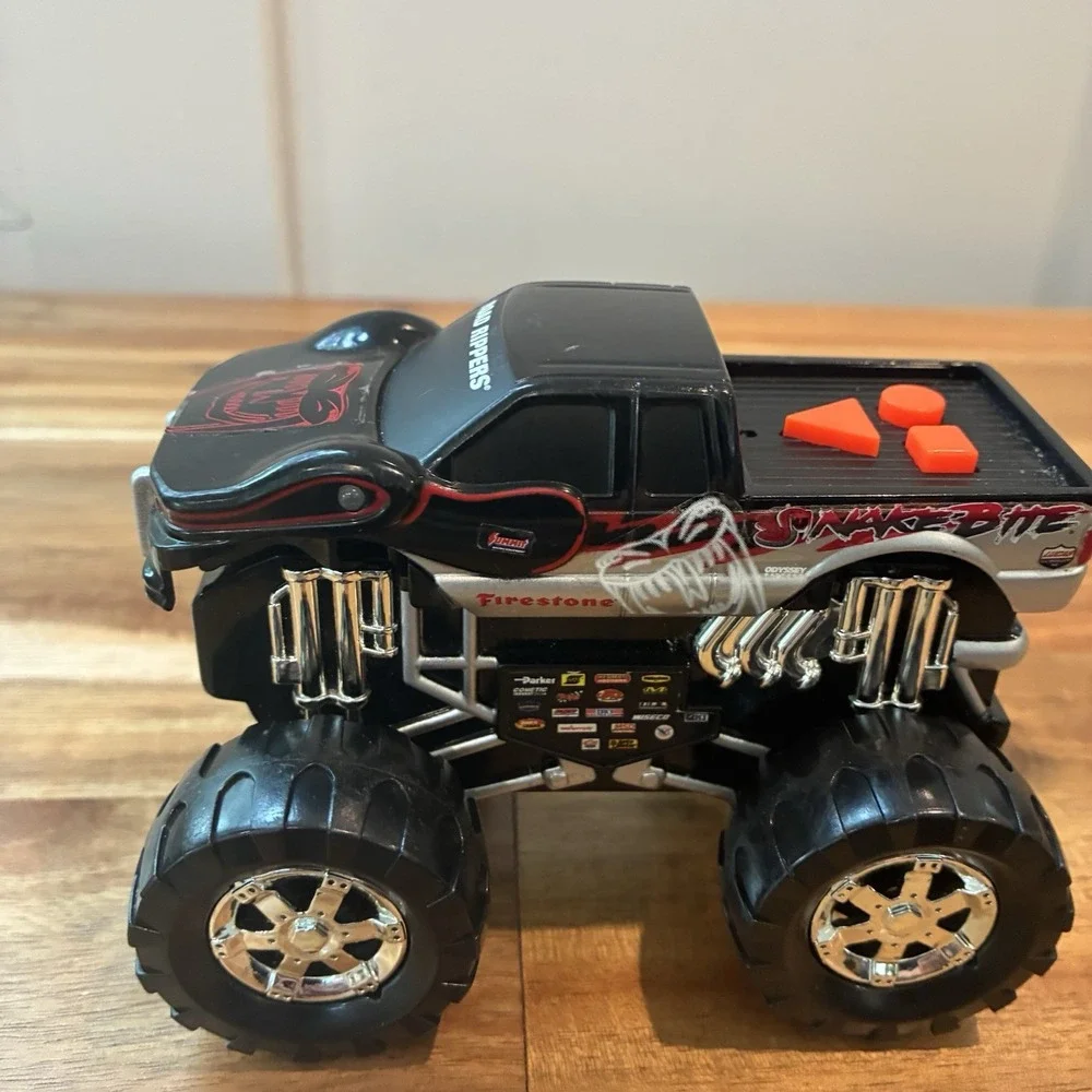 Toy State Road Rippers Snake Bite Monster Truck Firestone Lights Sound Motorized